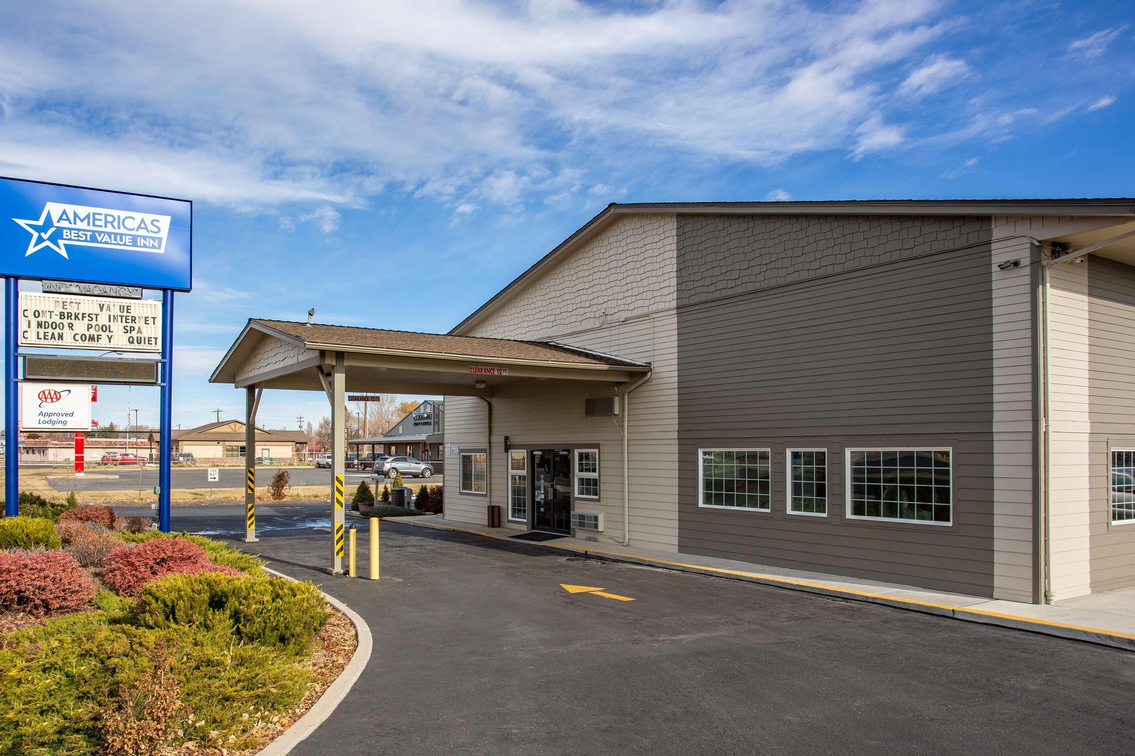 Americas Best Value Inn Burns Exterior foto