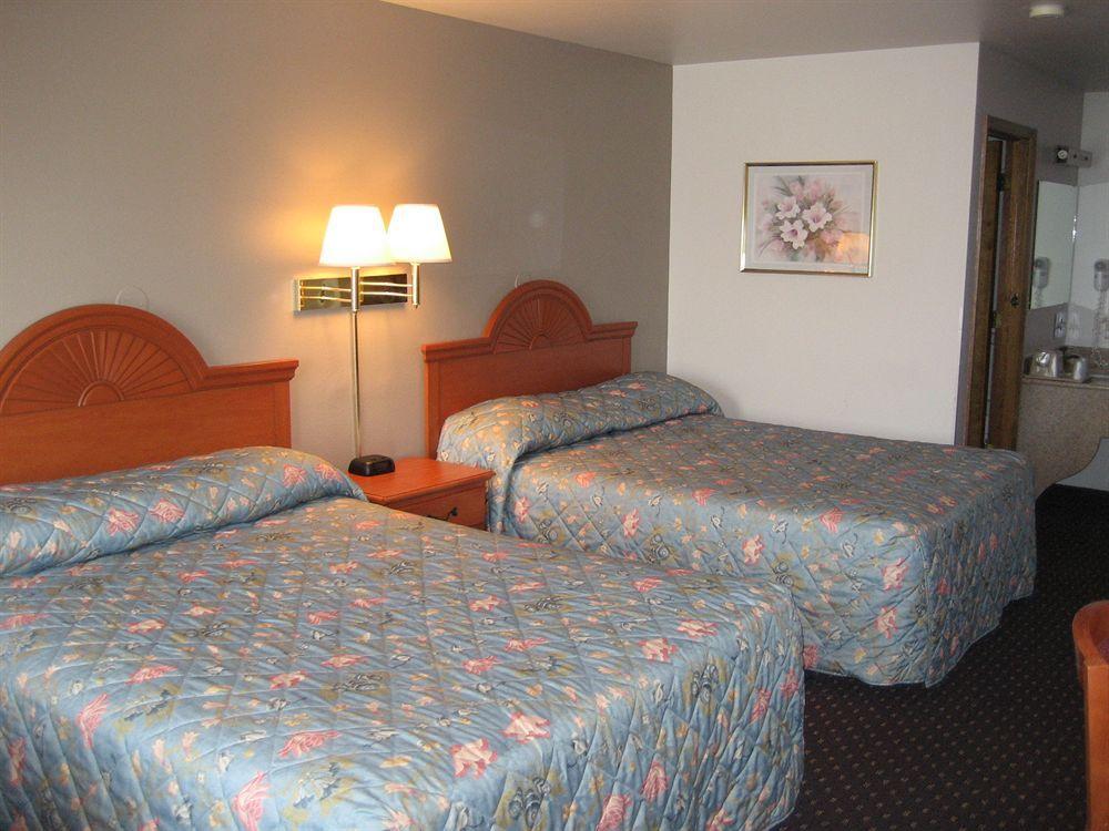 Americas Best Value Inn Burns Quarto foto