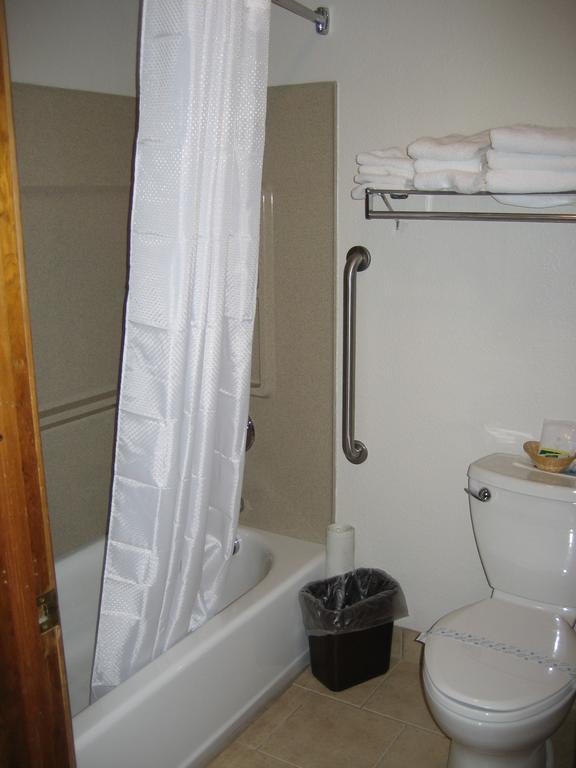 Americas Best Value Inn Burns Exterior foto