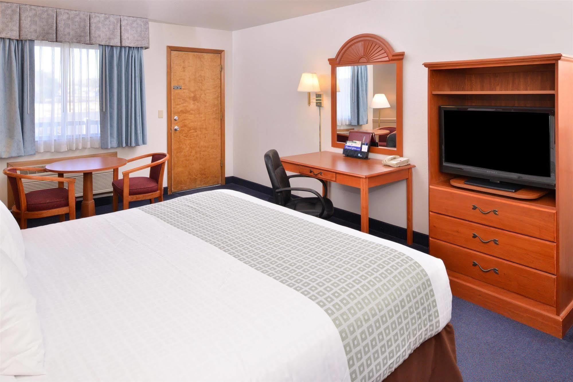 Americas Best Value Inn Burns Exterior foto